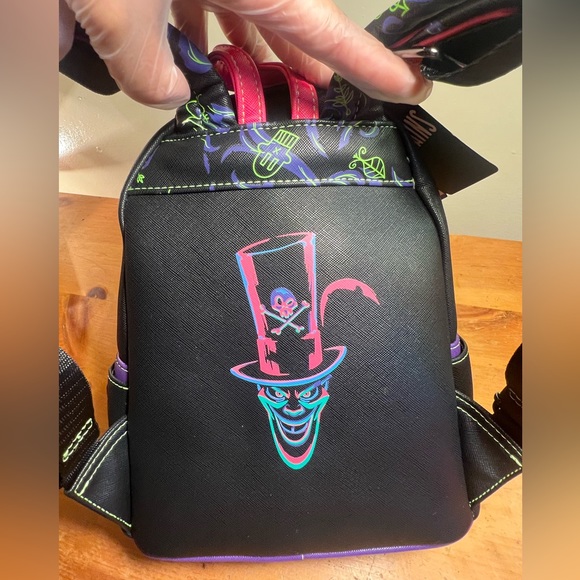 Disney Villains x Loungefly Dr Facilius Glow in the dark bag NWT - Picture 14 of 16